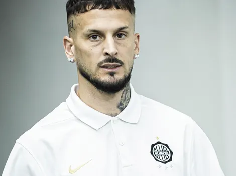 Video: Darío Benedetto erró un gol increíble en Olimpia y después se fue expulsado por una durísima patada