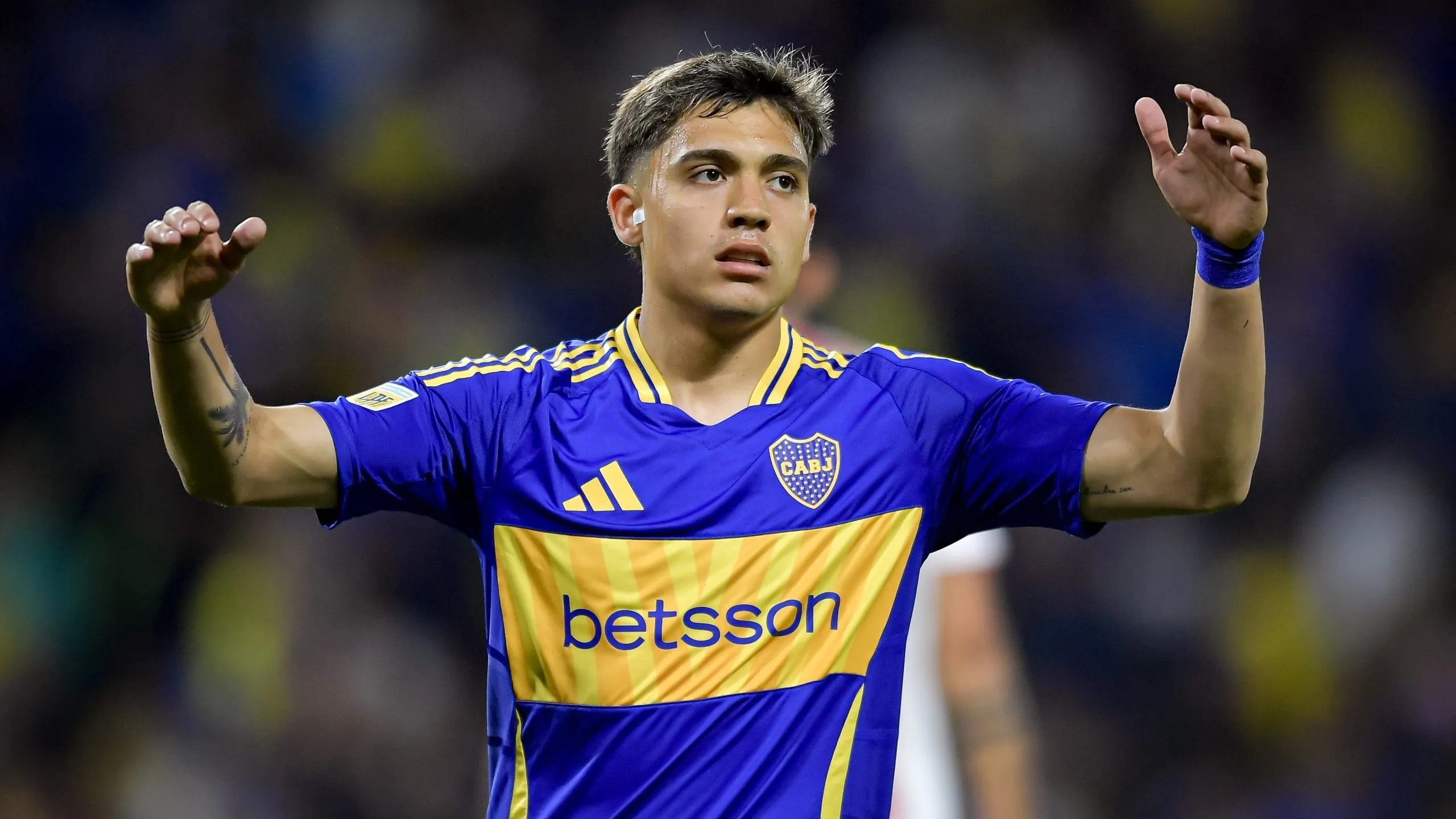 Exequiel Zeballos no termina de convencer a Gago en Boca. (Getty)