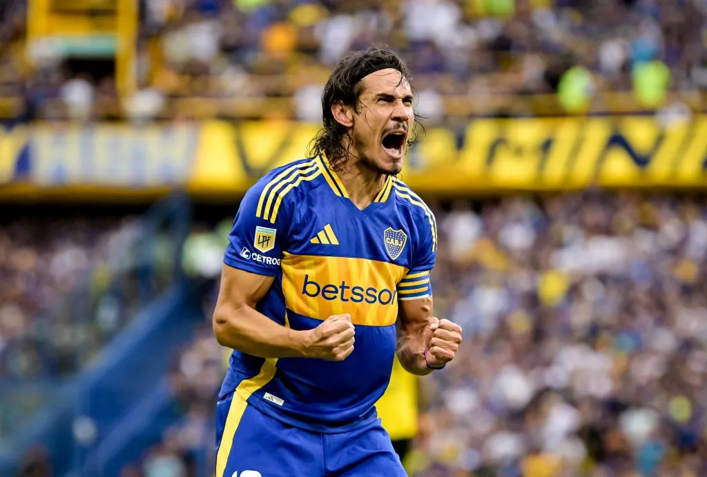 Cavani ya sabe lo que es convertirle a River. El domingo buscará hacerlo otra vez. Foto: Getty.