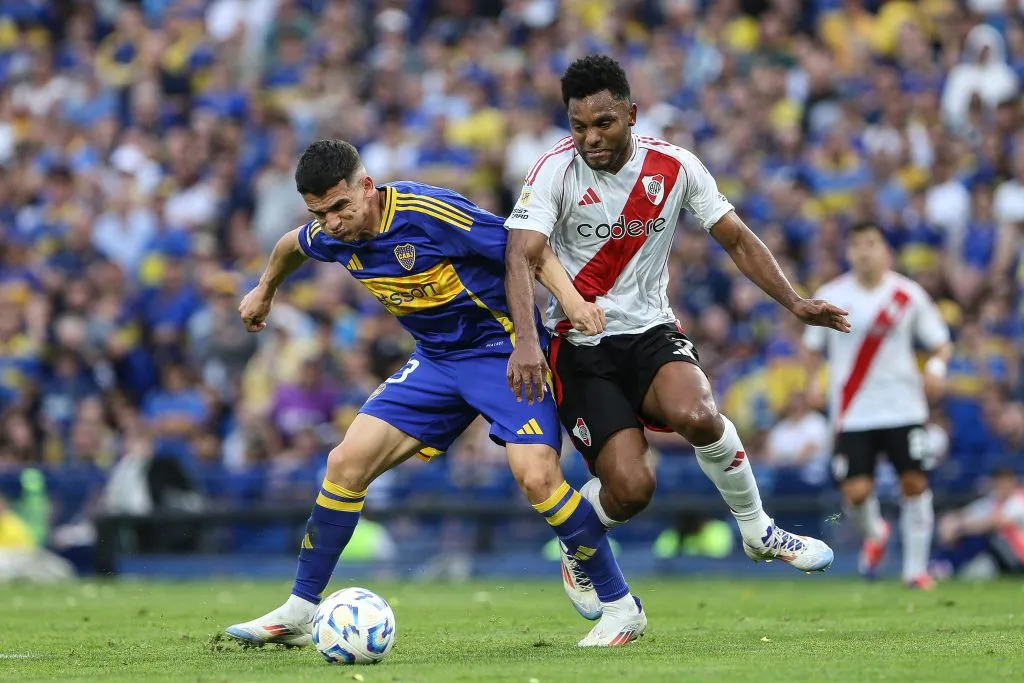 Gago se debate en cambiar el planteo para jugar ante River. (Getty Images)