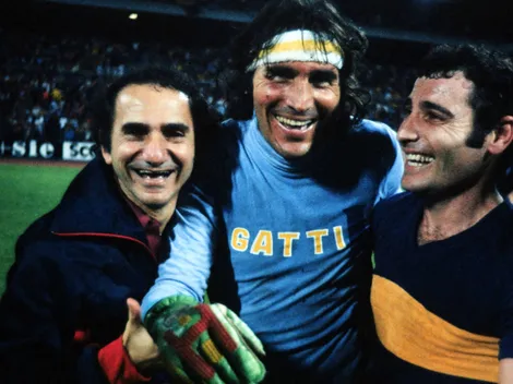 Las locuras de Gatti: una petaca de whisky al lado del arco y cuando sacó del arco rebotando la pelota con el travesaño