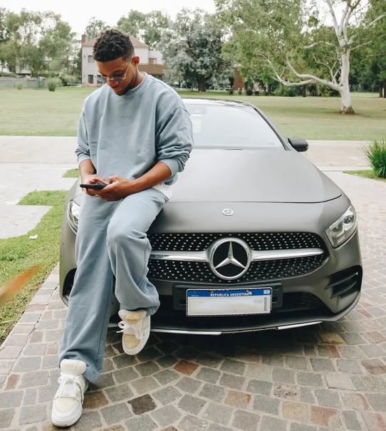 El posteo de Fabra con un auto de lujo. (Captura)