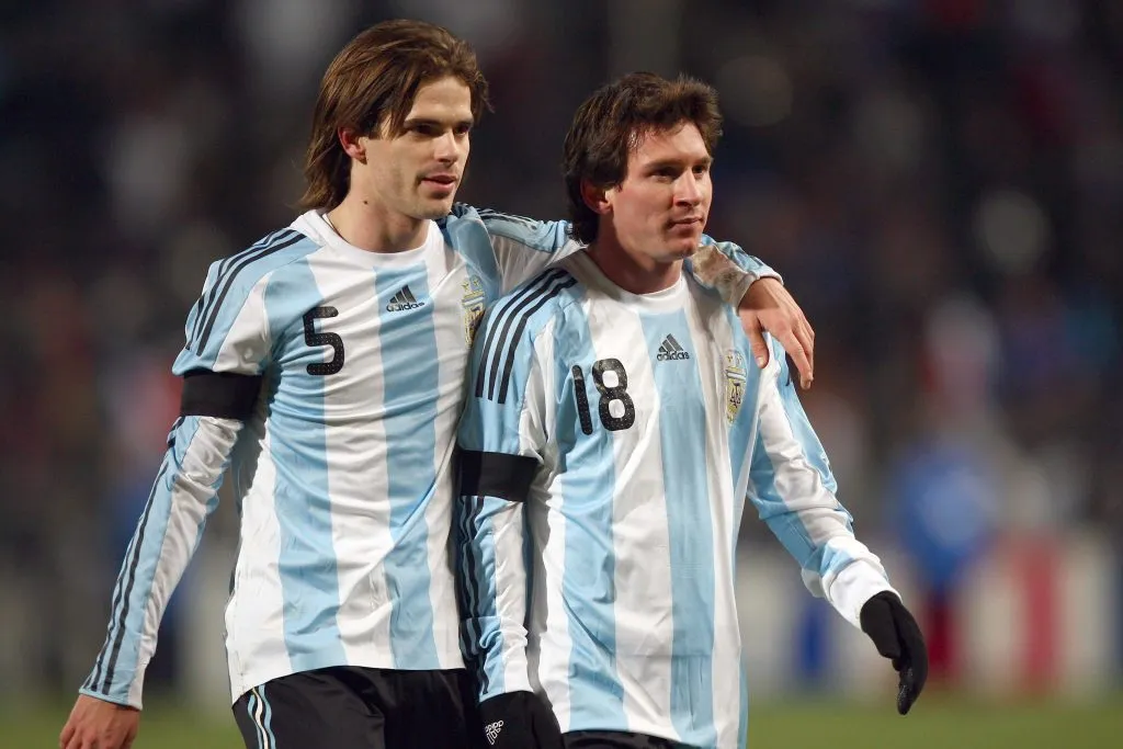 Lionel Messi con Fernando Gago en 2009 (Getty Images)