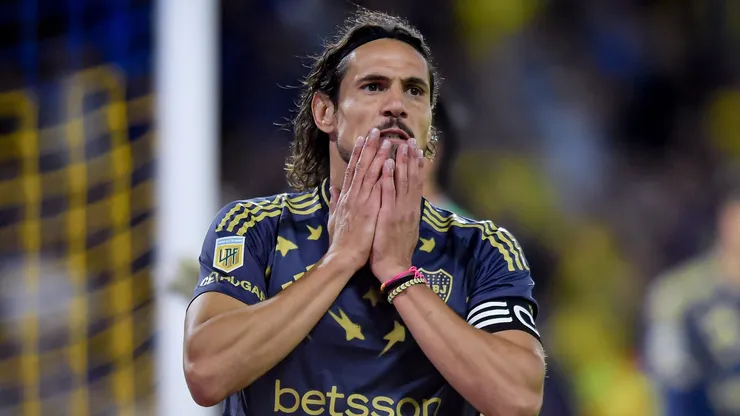 El delantero uruguayo se desgarró y no estará en el Superclásico.