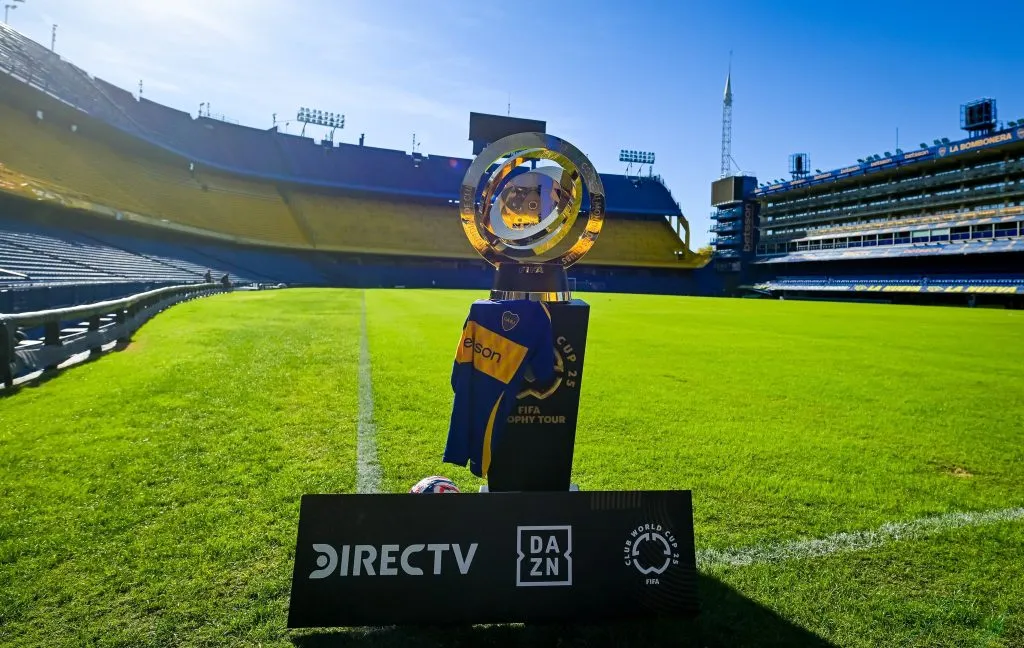 El trofeo del Mundial de Clubes en La Bombonera (FIFA)