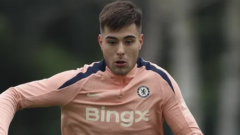 Anselmino podría irse de Chelsea en este mercado de pases.