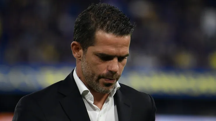 El descuido que tuvo Gago con un jugador y generó el enojo de la dirigencia de Boca.