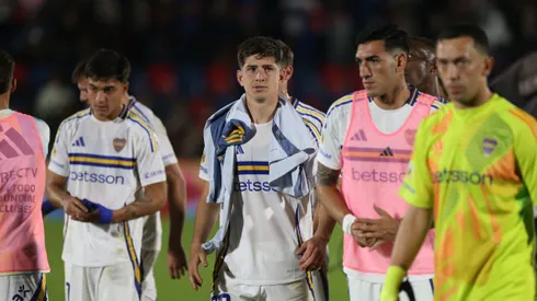 SAN FERNANDO, ARGENTINA – MAY 4: Players of Boca Juniors leave the field at the end of a Torneo Apertura Betano 2025 Group A match between Tigre and Boca Juniors at Jose Dellagiovanna Stadium on May 4, 2025 in San Fernando, Argentina. (Photo by Daniel Jayo/Getty Images)
