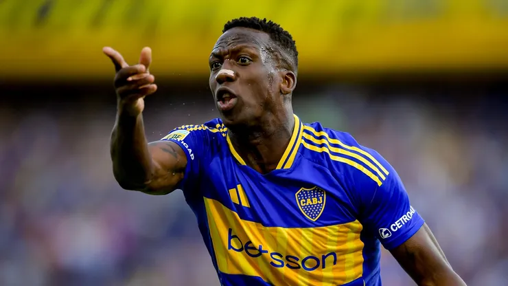 Buscan a Advíncula desde otro club del fútbol argentino.