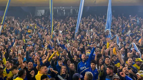 Fuertes cánticos en La Bombonera para el equipo de Herrón.