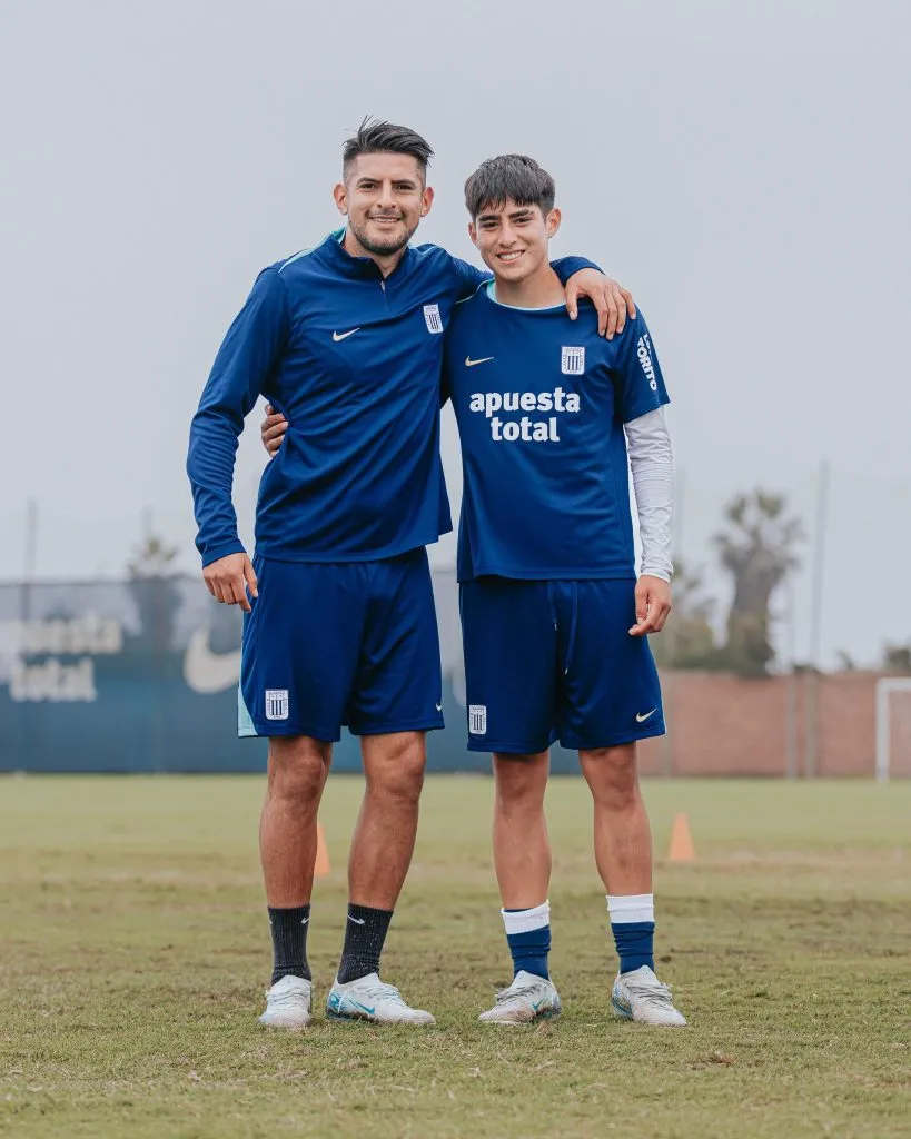 Carlos Zambrano junto a su hijo Luciano en un entrenamiento de Alianza Lima (Alianza Lima Oficial)