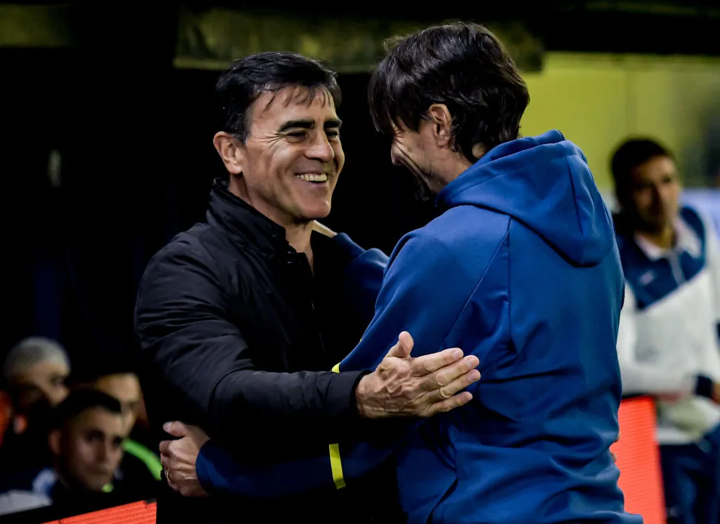 Gustavo Quinteros y Diego Martínez, en un Boca-Vélez del 2024. (Getty)