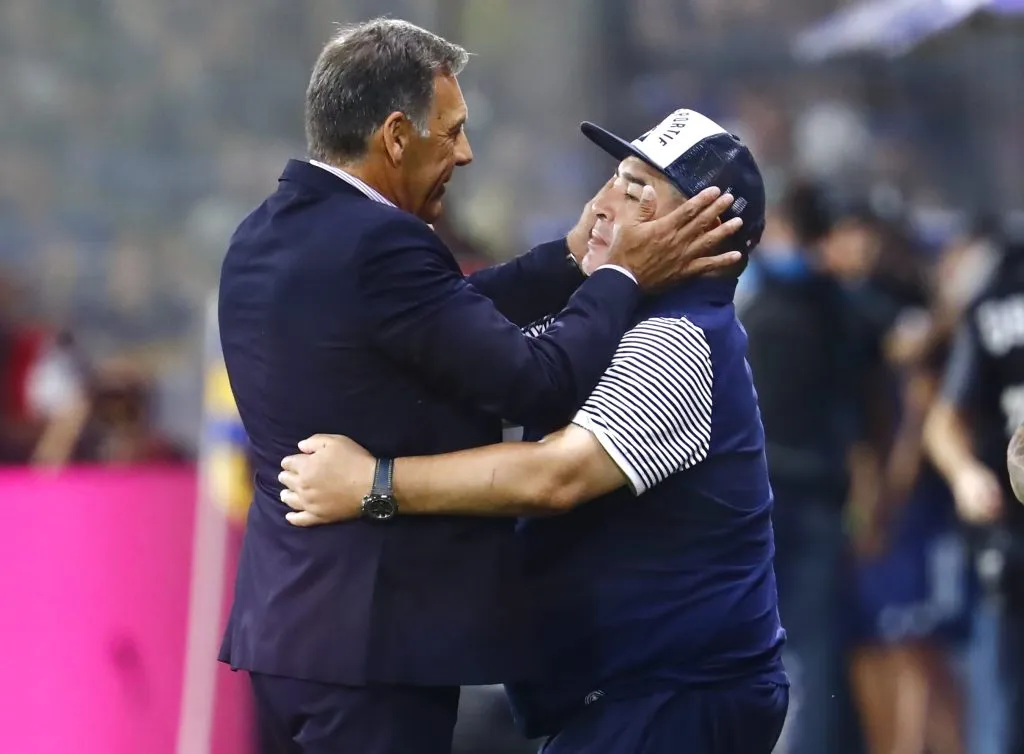 Miguel Russo y Diego Maradona en 2020 (Getty Images)