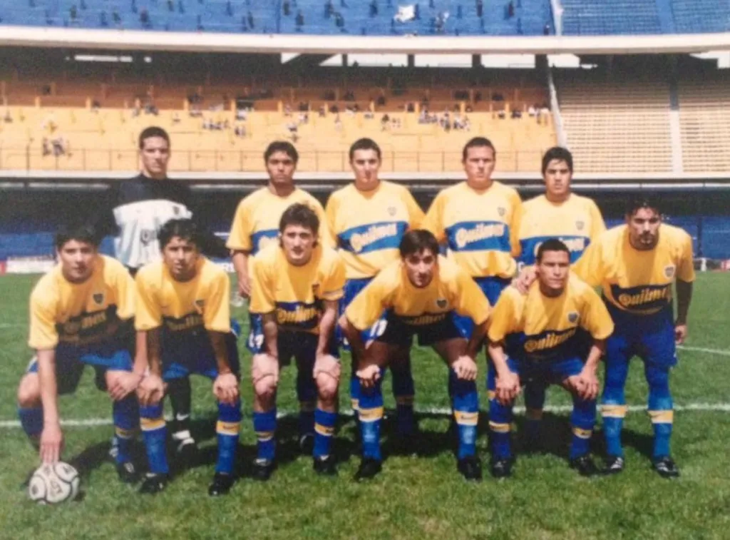 Alcorsé, con la pelota en mano cuando jugaba en la Reserva de Boca. (Archivo)