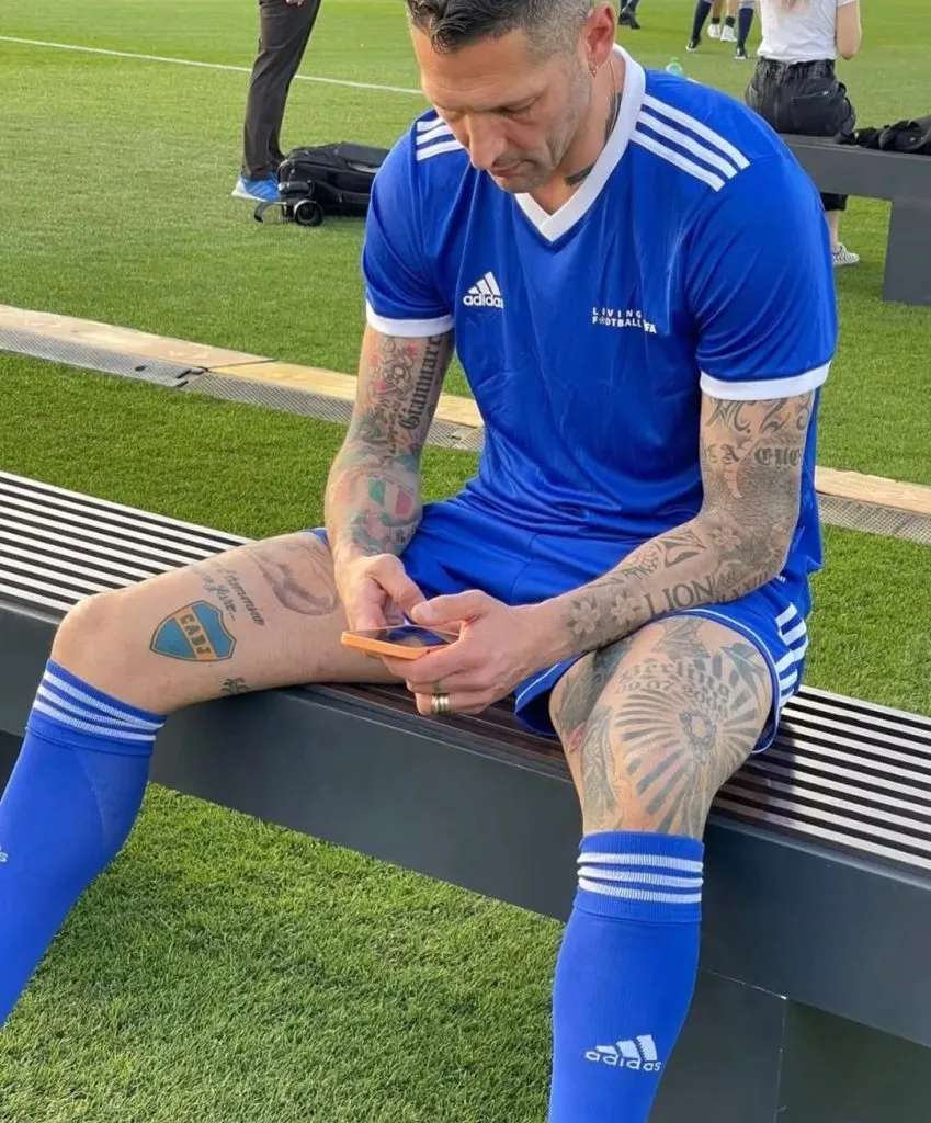 El escudo de Boca que Materazzi tiene tatuado en la pierna. (Instagram)