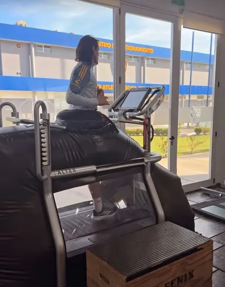 Cavani entrenó con una cinta especial. (Instagram)