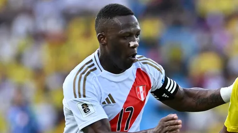 Advíncula recibió una mala noticia tras igualar con Colombia de visitante.