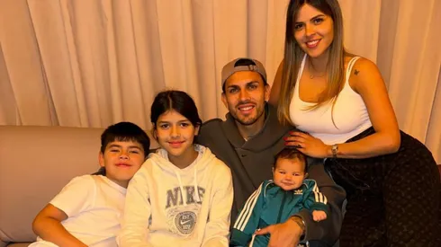 Paredes, junto a su familia tras una larga temporada.
