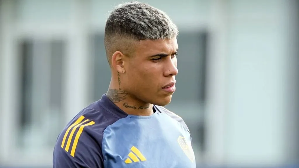 Ayrton Costa será titular contra Benfica. Foto: Boca Oficial.