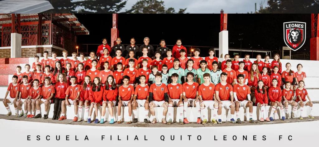El Chavo trabaja con las juveniles de Leones FC de Ecuador. (Instagram)