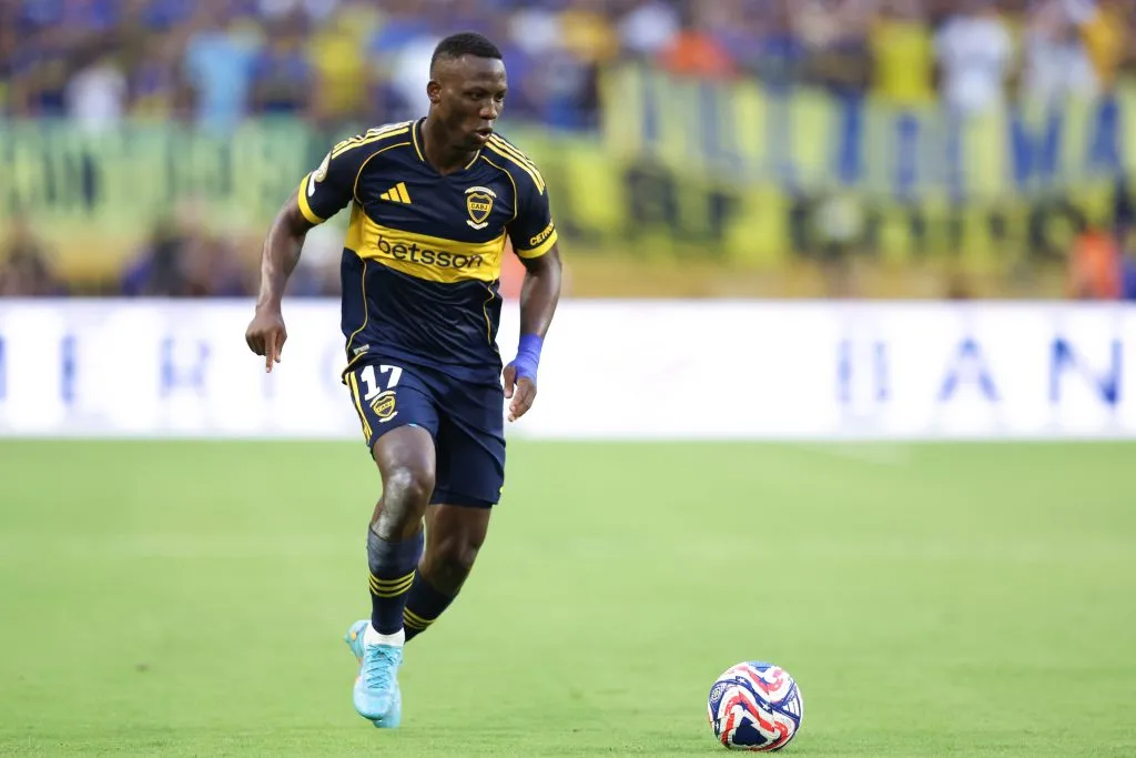 Advíncula podría ser incluido en la negociación por otro jugador. (Getty Images)