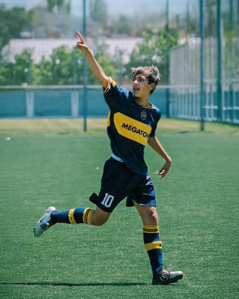 Paredes, de joven, con la camiseta de Boca.