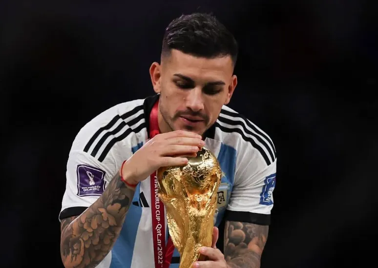 El campeón del mundo vuelve a su casa.