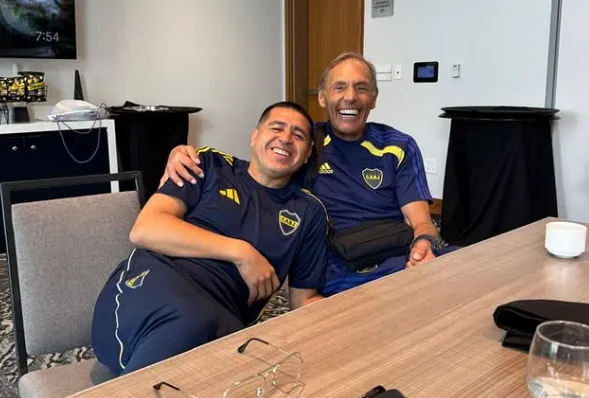Riquelme, junto a Russo.