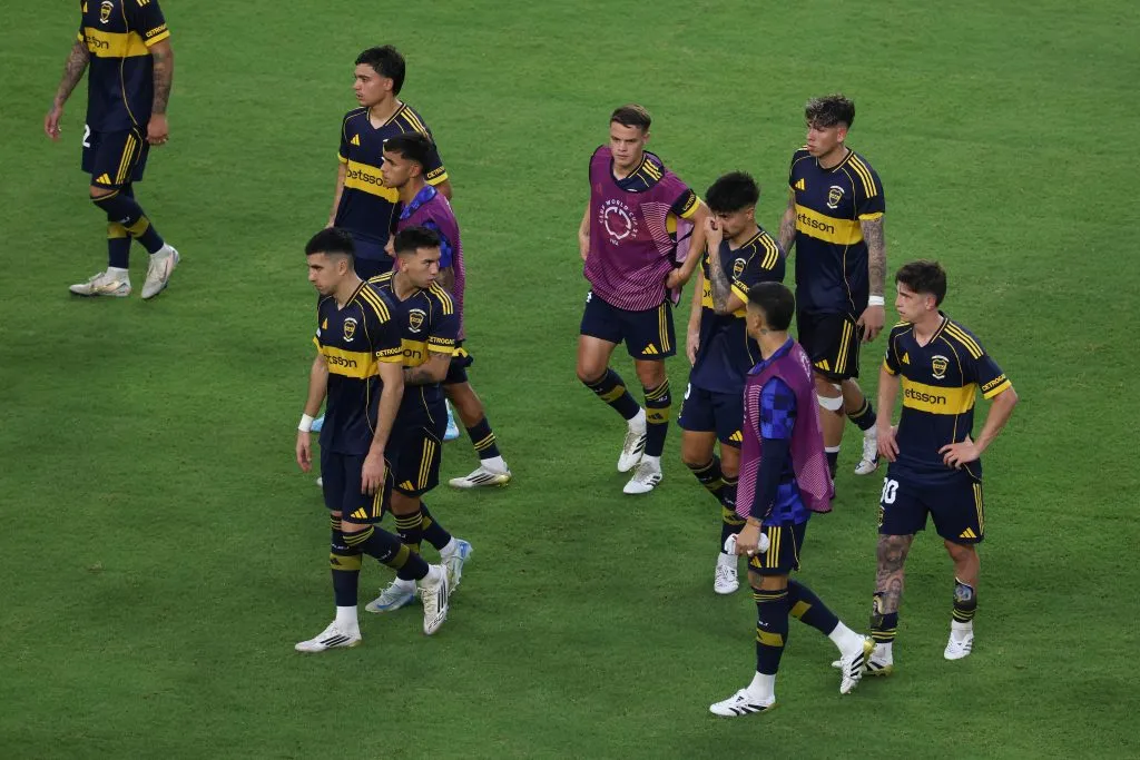 MIAMI GARDENS, FLORIDA – JUNE 16: CA Boca Juniors players exit the field following the FIFA Club World Cup 2025 group C match between CA Boca Juniors and SL Benfica at Hard Rock Stadium on June 16, 2025 in Miami Gardens, Florida. (Photo by Sandra Montanez/Getty Images)