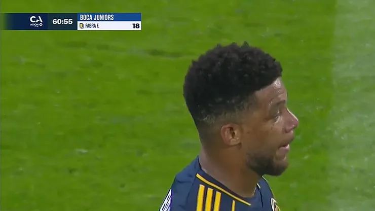 Fabra recibió la primera amarilla en Boca. (Captura)