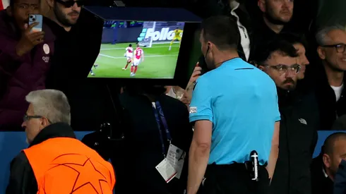 Los árbitros tendrán una obligación más en los chequeos del VAR.
