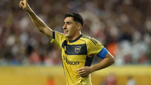 La bandera a Miguel Merentiel en el Predio de Ezeiza.