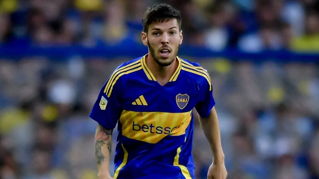 El volante no va ni al banco en Boca.