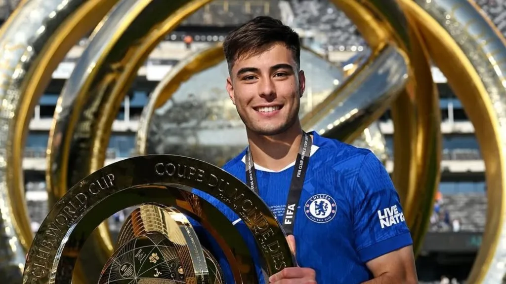 El joven defensor ganó el Mundial de Clubes con Chelsea y lo cedieron al Dortmund.