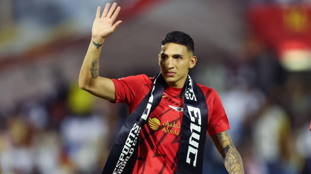 Equi Fernández es nuevo jugador de Bayer Leverkusen