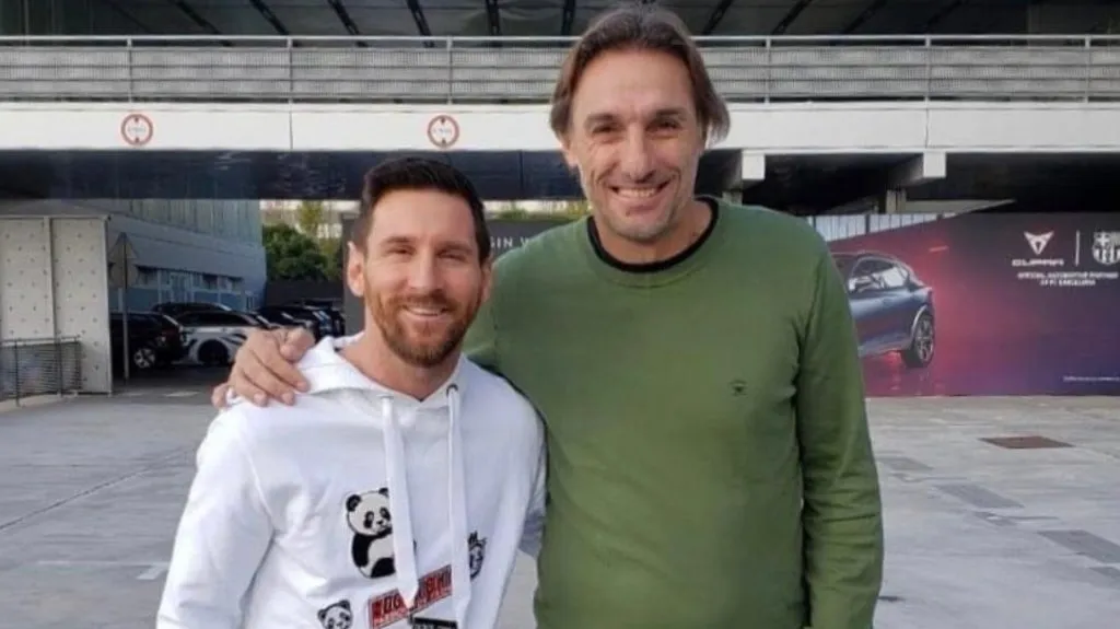 Schiavi junto a Messi. (@Flacoschiavi)