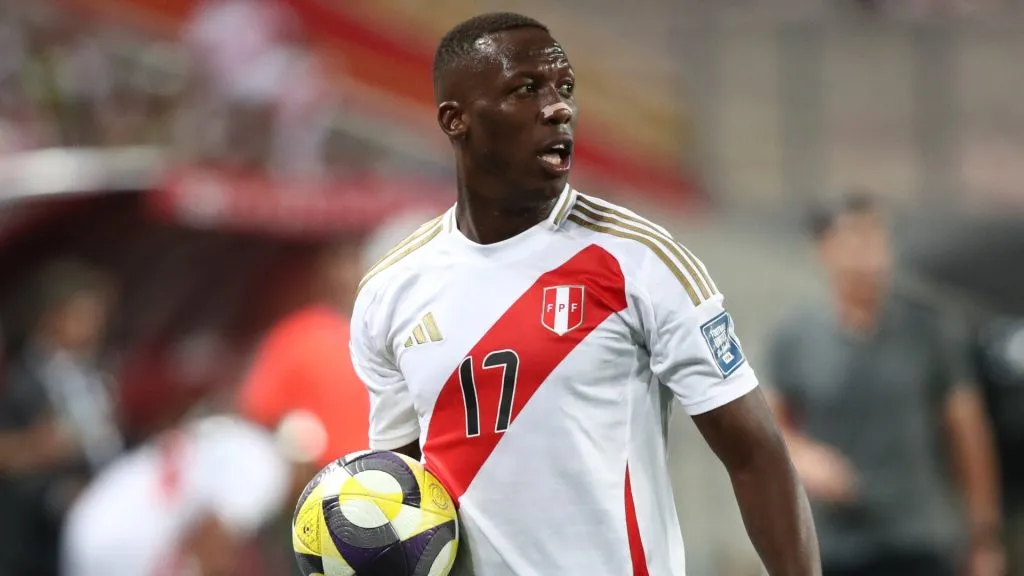 Luis Advíncula en Perú (Getty Images)
