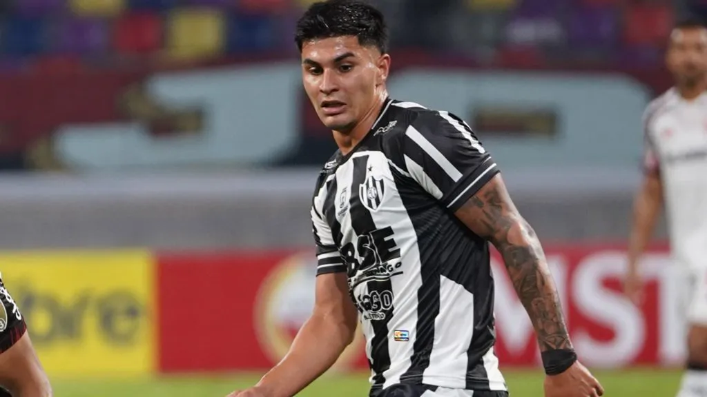 Verón habló del duelo con el Xeneize.