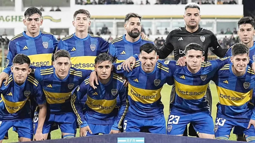 Dylan Gorosito, abajo en el costado izquierdo, en su debut vs. Defensa y Justicia. (Instagram)