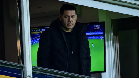 Un técnico espera el llamado de Riquelme.