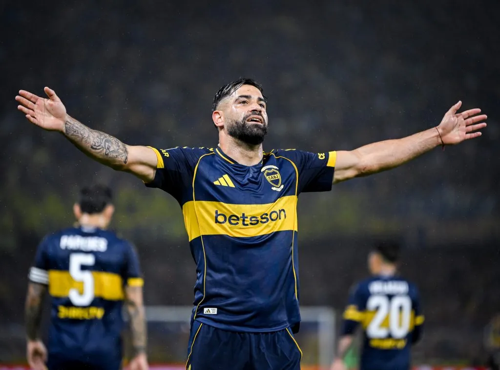 Milton Giménez, seguido de cerca por Racing. (Getty)