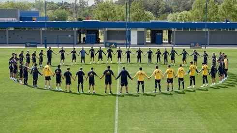 Los jugadores y Úbeda, unidos por Russo hacia un objetivo.