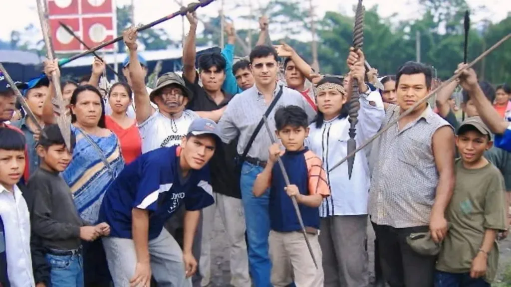 Gerardo Adaro (de anteojos) junto a sus captores que terminó haciendo de Boca. (TyC Sports)