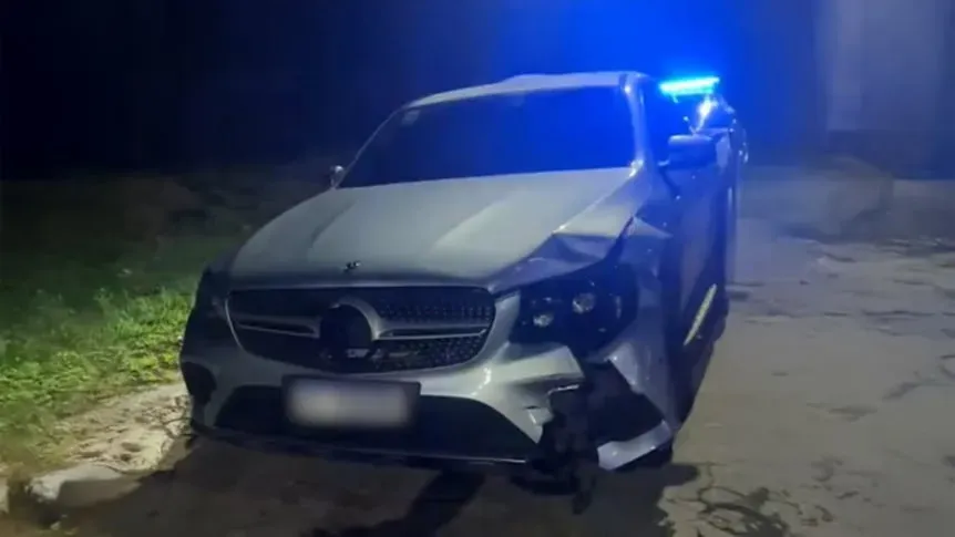 Así quedó el auto de la daminficada. (Tyc Sports)