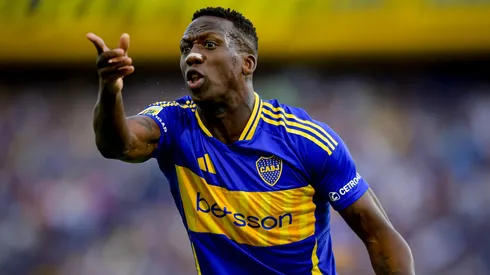 Advíncula habló de su futuro en Boca.