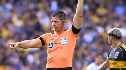 El árbitro rompió el silencio y generó enojo en River.