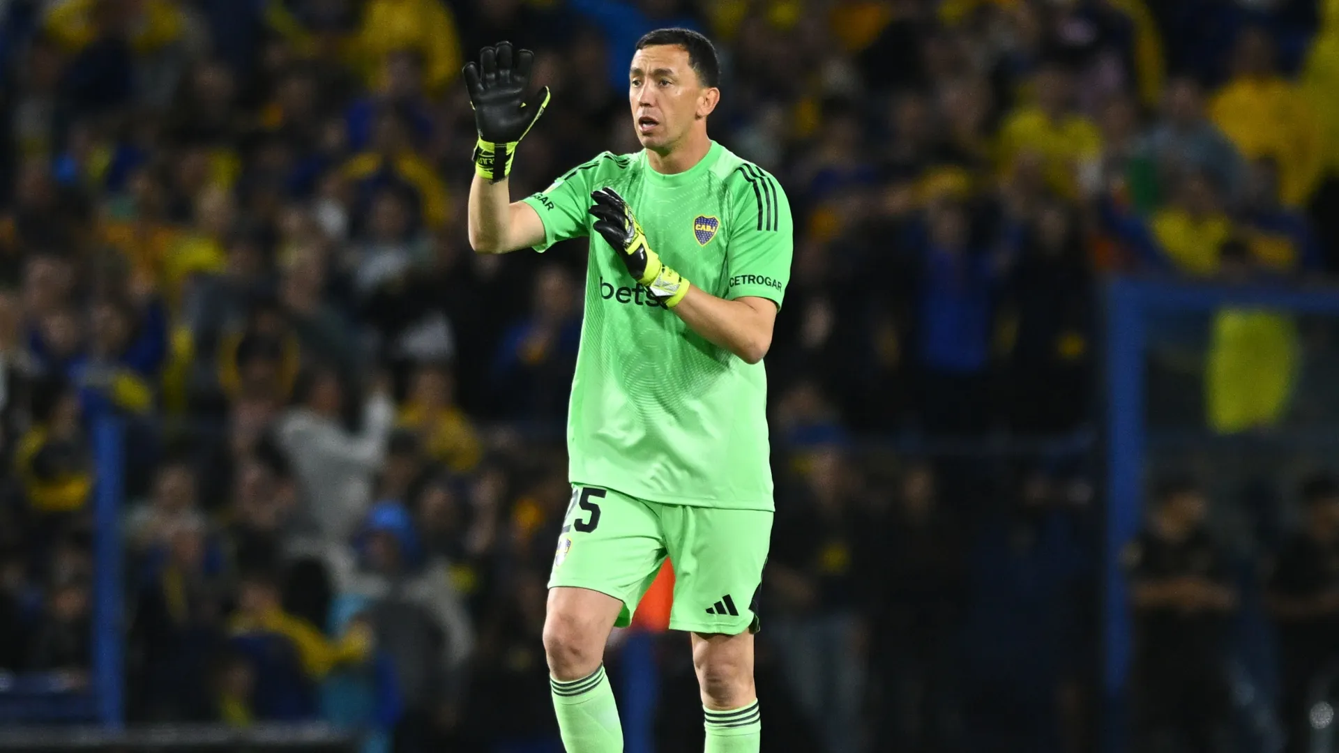 Marchesín, desgarrado: tres semanas de recuperación para el arquero.