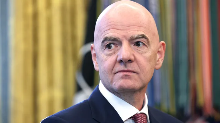 La FIFA implementará una regla para combatir las simulaciones en el fútbol.