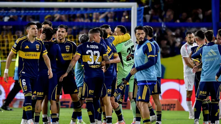 El titular de Boca que genera preocupación por un fuerte golpe en el tobillo.