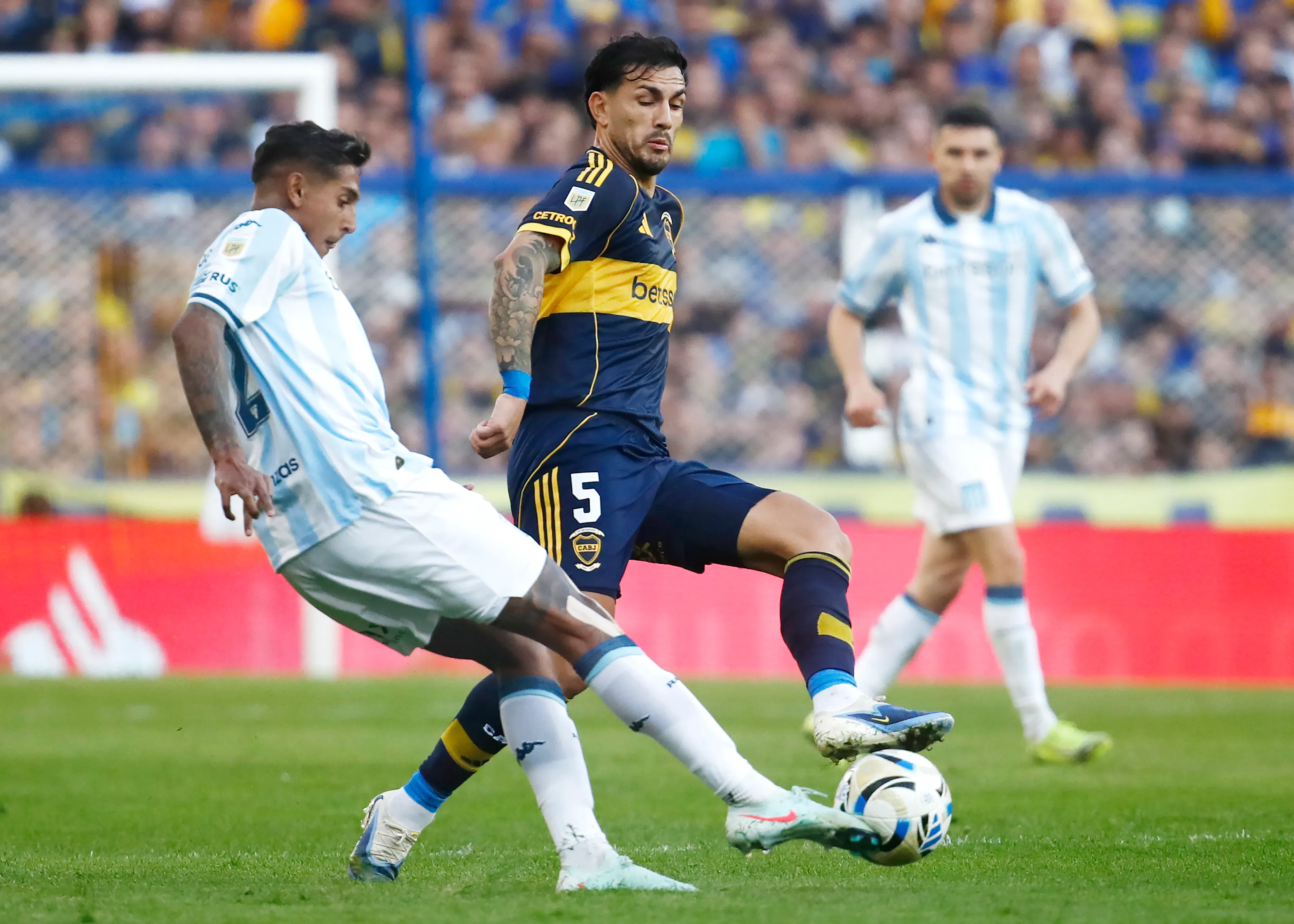 Boca recibe a Racing en La Bombonera este domingo. (Getty Images)